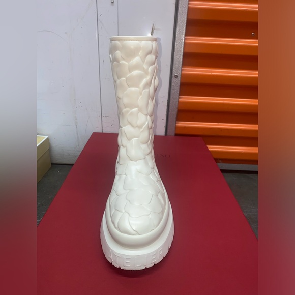 Valentino Garavani Cream Ankle Rain Boots Sz 8 - Picture 4 of 12